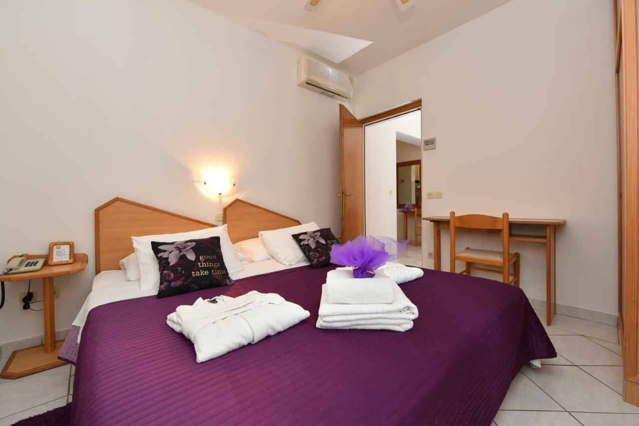 Villa Nela เพทรอซาเน ภายนอก รูปภาพ