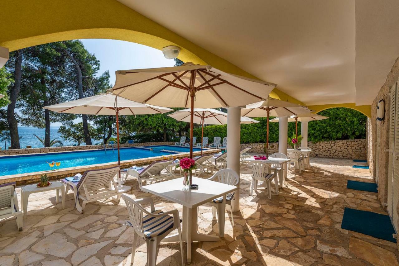 Villa Nela เพทรอซาเน ภายนอก รูปภาพ