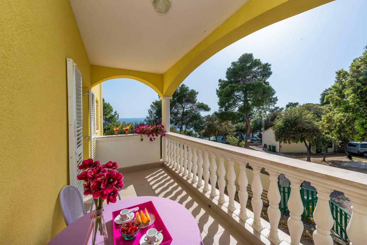 Villa Nela เพทรอซาเน ภายนอก รูปภาพ