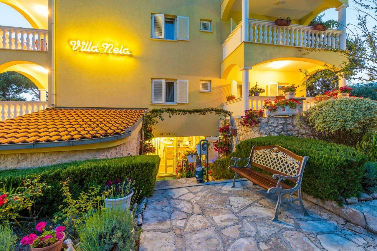 Villa Nela เพทรอซาเน ภายนอก รูปภาพ